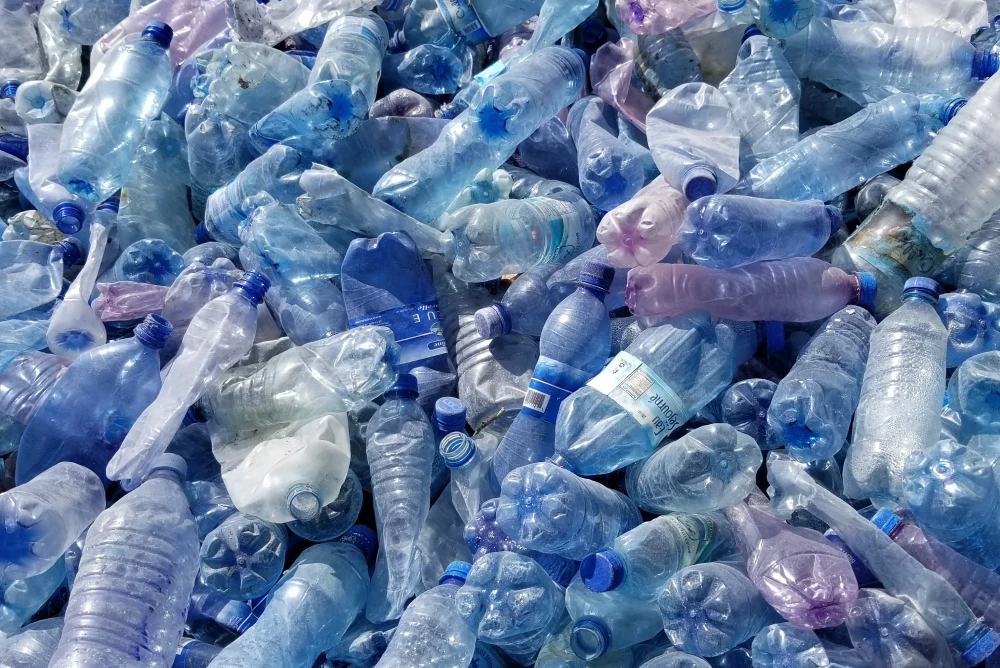 obrázek recyklovaných láhví